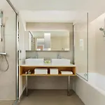 Courtyard By Marriott Hotel