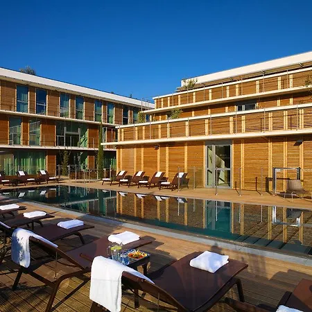 Courtyard By Marriott Hotell 4*