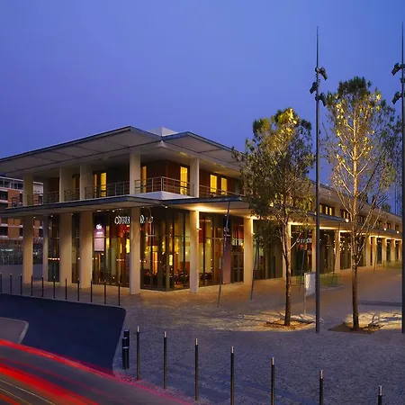 Hotel Courtyard