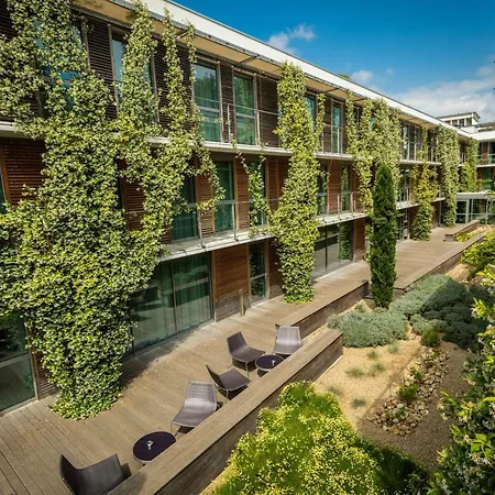 Courtyard By Marriott Hotel 4*