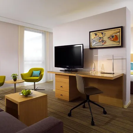 Courtyard By Marriott Hotel
