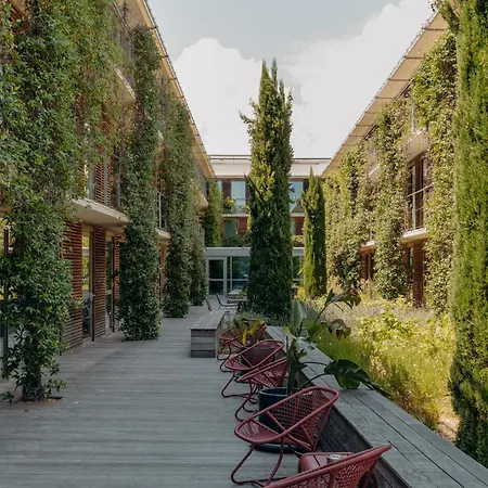 Courtyard By Marriott Hotell