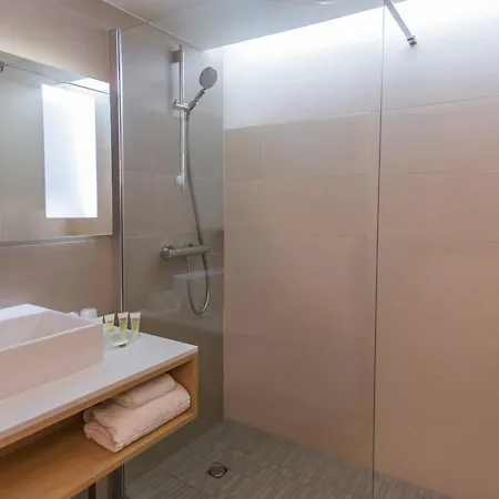 Courtyard By Marriott Hotel