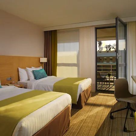 Courtyard By Marriott Hotel