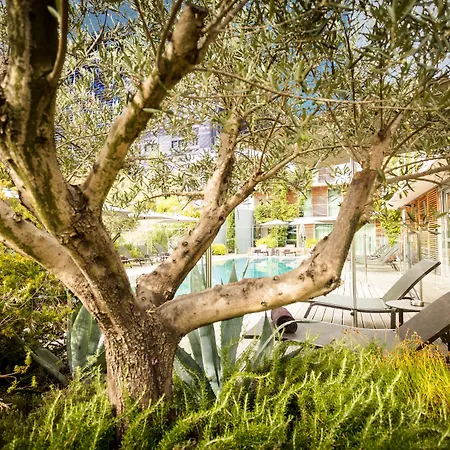 Courtyard By Marriott Hotel