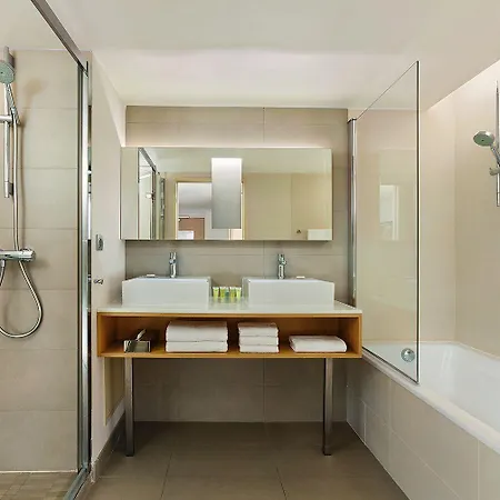 Courtyard By Marriott Hotel 4*