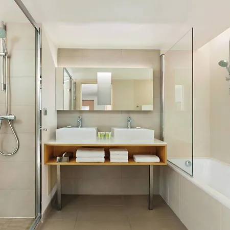 Courtyard By Marriott Hotel 4*
