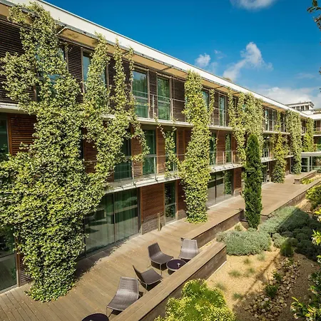호텔 Courtyard By Marriott 4*