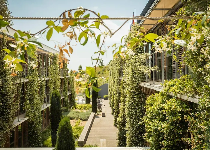 Courtyard By Marriott Hotel 4*