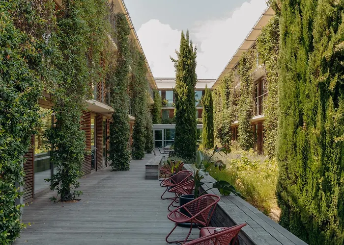 Courtyard By Marriott Hotel