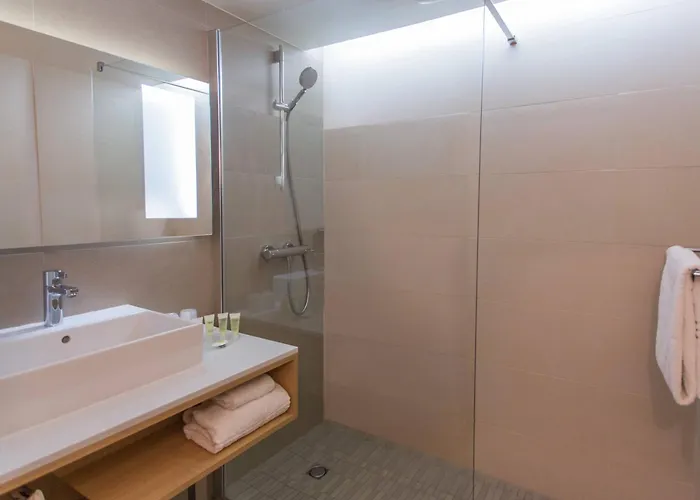 Courtyard By Marriott Hotel