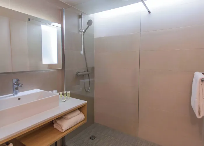 Courtyard By Marriott Hotel