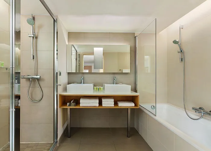 Courtyard By Marriott Hotel 4*